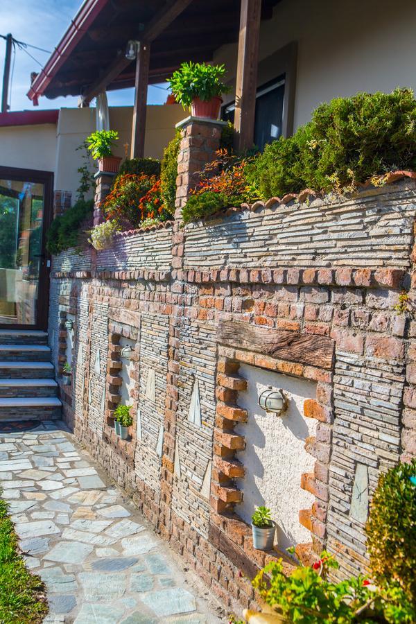Guesthouse Liogerma Káto Loutrákion Dış mekan fotoğraf