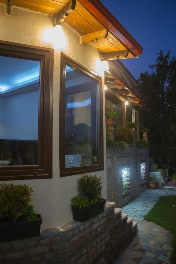 Guesthouse Liogerma Káto Loutrákion Dış mekan fotoğraf
